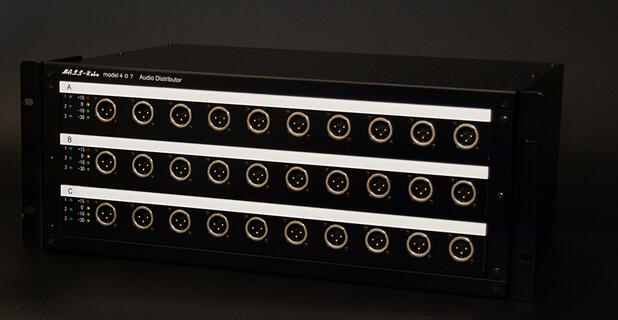 ３入力１０×３出力音声分配器　model４０７