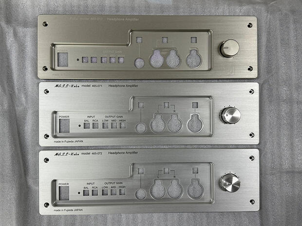 ヘッドフォンアンプ model４６５特別色　白パネル黒文字